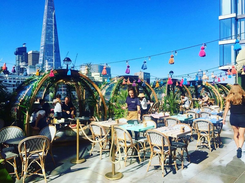 Wanderlust Tips tan huong nhung ngay he ruc ro tai Coppa club Tower bridge 03