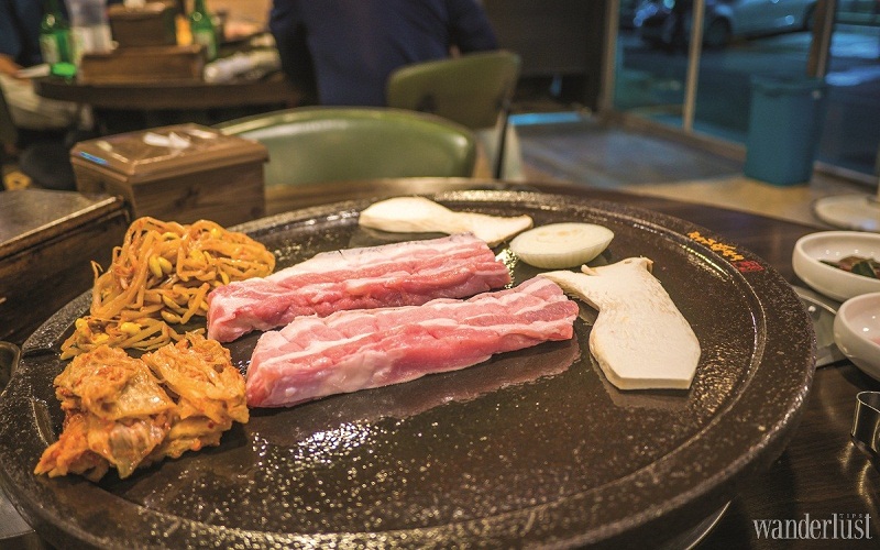 Tạp chí Du lịch Wanderlust Tips Thịt lợn đen món ngon không thể bỏ lỡ khi đến đảo Jeju