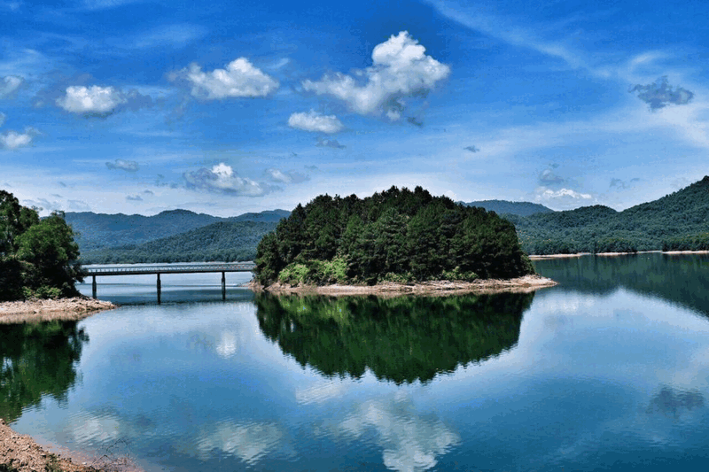 Tạp chí Du lịch Wanderlust Tips | Du lịch Hà Tĩnh, ghé qua hồ Kẻ Gỗ mơ mộng quyến rũ