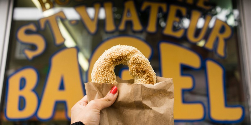 Tạp chí Du lịch Wanderlust Tips | Hấp dẫn món bánh mì vòng Bagel truyền thống của Canada