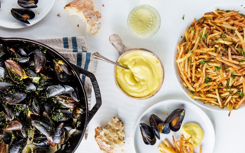 Wanderlust Tips MoulesFrites su ket hop doc dao giua vem va khoai tay chien 04