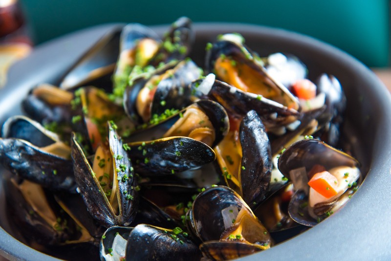 Wanderlust Tips MoulesFrites su ket hop doc dao giua vem va khoai tay chien 10