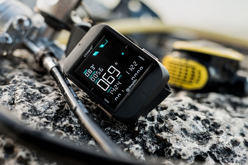 Tạp chí Du lịch Wanderlust Tips Những phụ kiện công nghệ nên có cho hành trình khám phá biển khơi