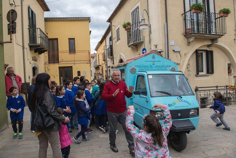 Những thư viện di động ý nghĩa mang lại niềm vui cho cộng đồng 5 Tạp chí Du lịch Wanderlust Tips Những thư viện di động ý nghĩa mang lại niềm vui cho cộng đồng