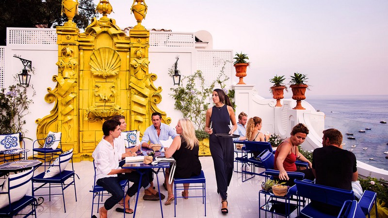 Tạp chí Du lịch Wanderlust Tips Tận hưởng cuộc sống tươi đẹp ở Franco’s Bar, Positano 