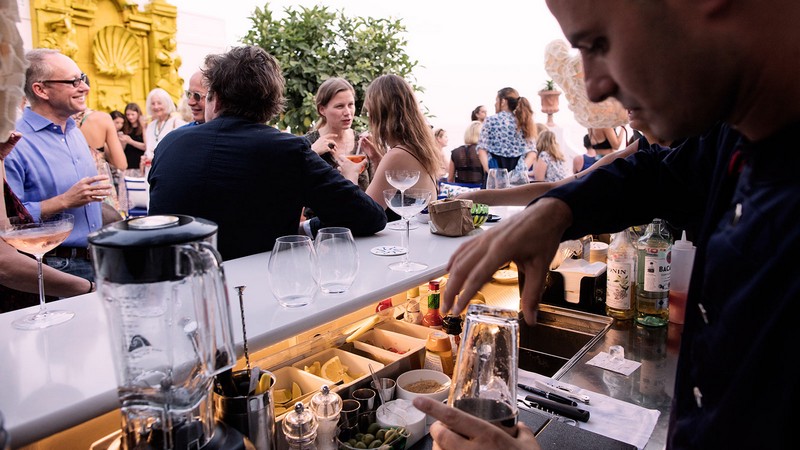 Tạp chí Du lịch Wanderlust Tips Tận hưởng cuộc sống tươi đẹp ở Franco’s Bar, Positano 