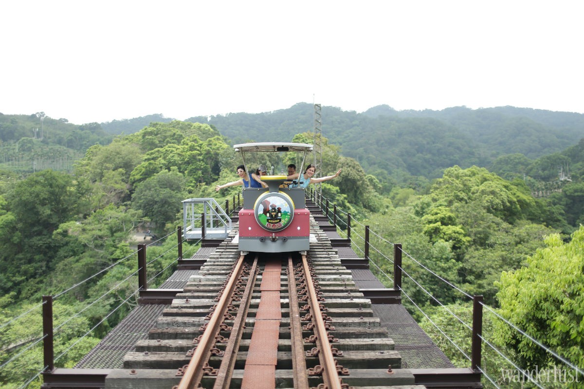 Wanderlust Tips trai nghiem dap xe tren duong sat co 01