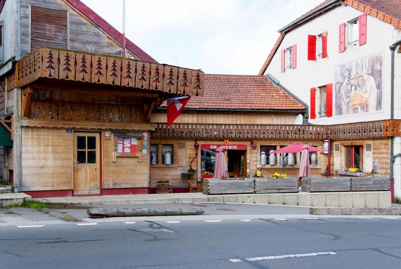 Tạp chí Du lịch Wanderlust Tips | Arbez Franco-Suisse: Ghé thăm 2 quốc gia ngay tại một khách sạn