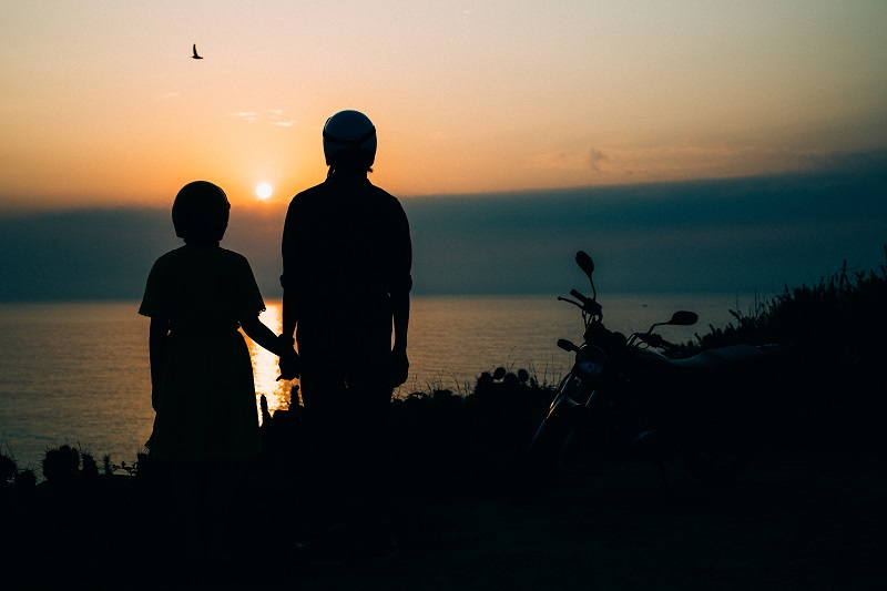 Tạp chí Du lịch Wanderlust Tips | Cặp đôi đi du lịch 9 ngày với ý nghĩa "dắt nhau qua mùa hè"