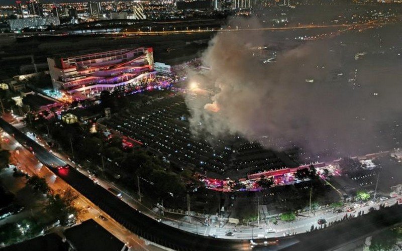 Cháy lớn tại khu chợ ngoài trời Chatuchak, Thái Lan Cháy lớn tại khu chợ ngoài trời Chatuchak, Thái Lan