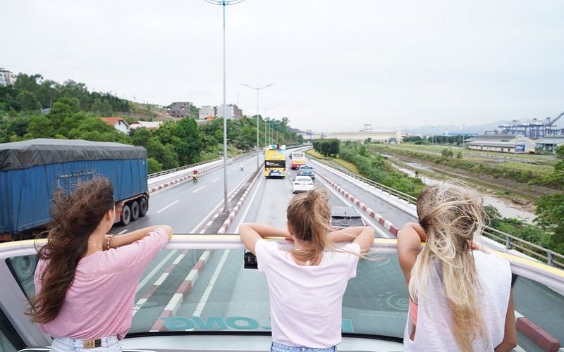 Khám phá "thành phố Carnaval" với xe thoáng nóc 2 tầng Hạ Long City Tour 5 wanderlust tips kham pha thanh pho carnaval voi xe thoang noc 2 tang ha long city tour 0