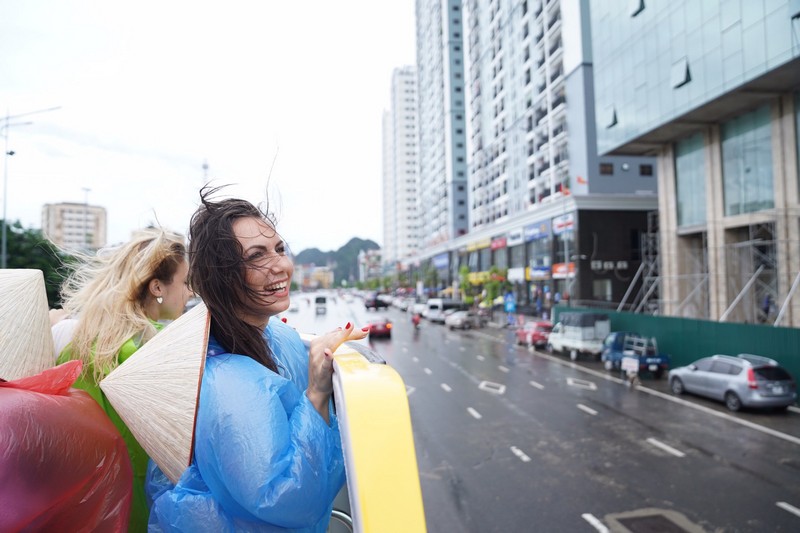 Khám phá "thành phố Carnaval" với xe thoáng nóc 2 tầng Hạ Long City Tour 7 wanderlust tips kham pha thanh pho carnaval voi xe thoang noc 2 tang ha long city tour 5