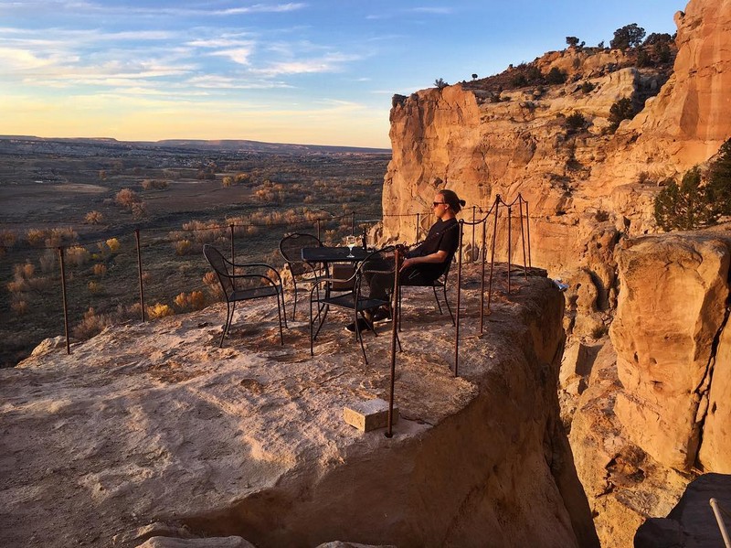 Tạp chí Du lịch Wanderlust Tips | Kokopelli’s Cave: Một đêm trong hang động cổ tích