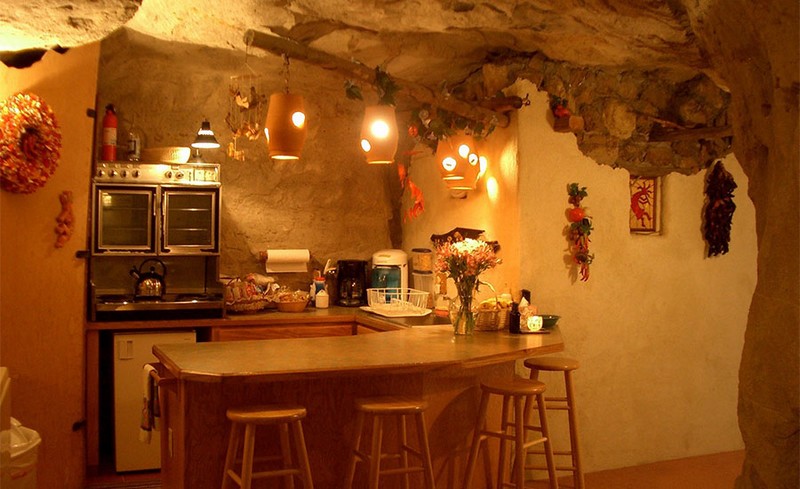 Tạp chí Du lịch Wanderlust Tips | Kokopelli’s Cave: Một đêm trong hang động cổ tích