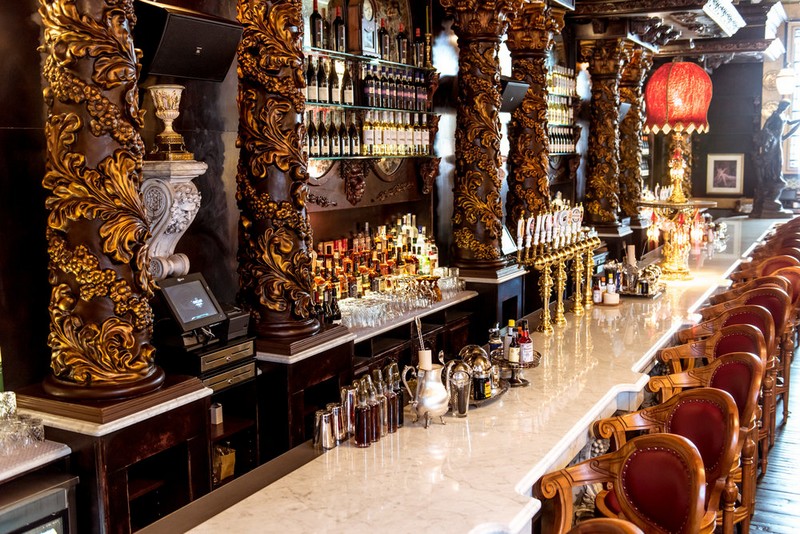 Tạp chí Du lịch Wanderlust Tips | Oscar Wilde: Lạc bước vào quán bar của nghệ thuật