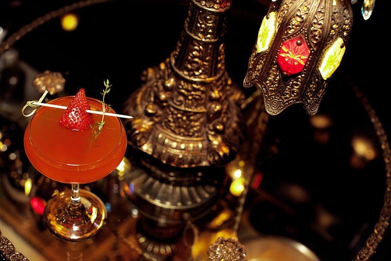 Tạp chí Du lịch Wanderlust Tips | Oscar Wilde: Lạc bước vào quán bar của nghệ thuật