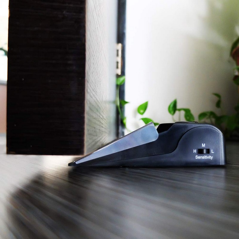 Wanderlust Tips nhung san pham cong nghe giup chong trom khi di du lich 02