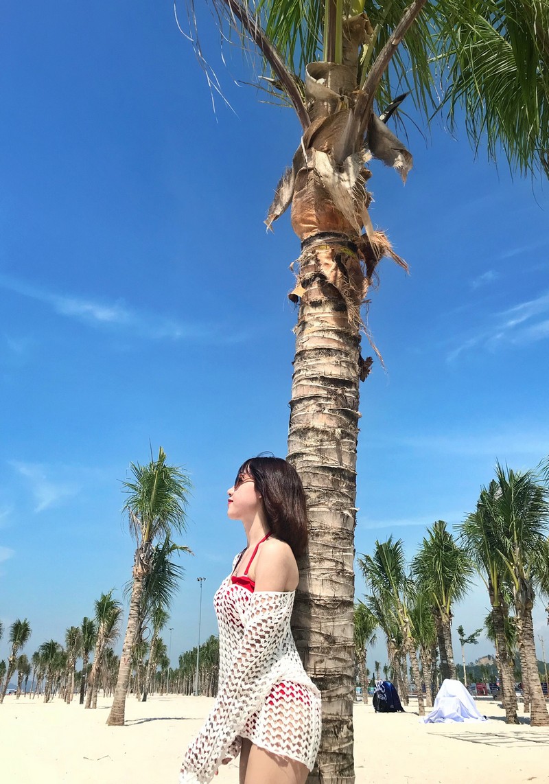 Tạp chí Du lịch Wanderlust Tips | Cô gái Hải Phòng mê mẩn biển trời Hạ Long