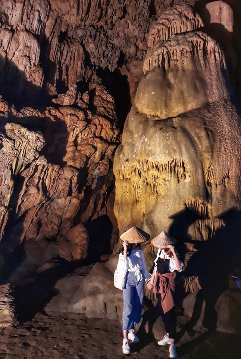 Tạp chí Du lịch Wanderlust Tips | Cô gái 9X trót phải lòng miền non nước Cao Bằng