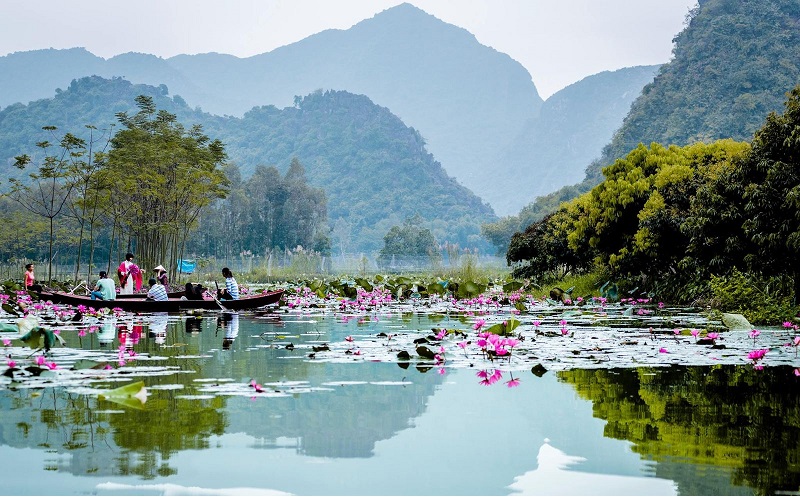tạp chí wanderlust tips thắng cảnh chùa Hương