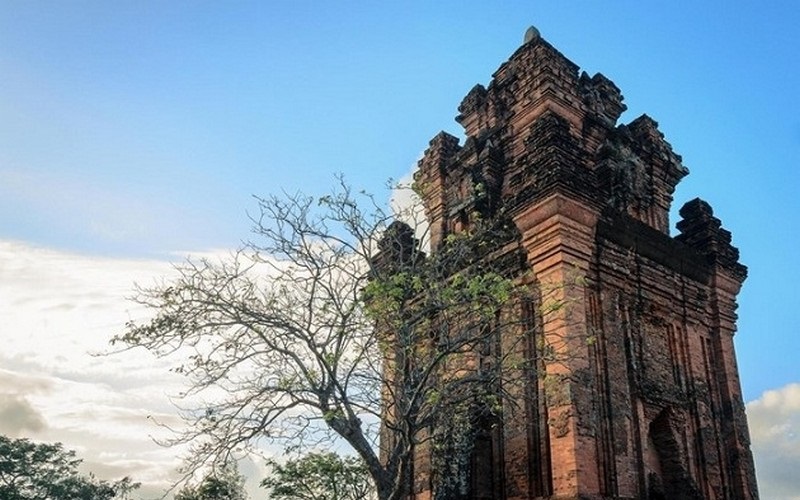 tạp chí Wanderlust Tips | Về xứ Nẫu thăm tháp Nhạn