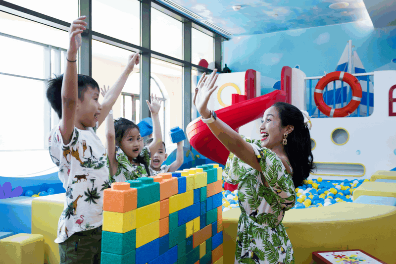 Tạp chí Du lịch Wanderlust Tips | Gia đình Ốc Thanh Vân cùng nhau vi vu Đà Nẵng dịp hè