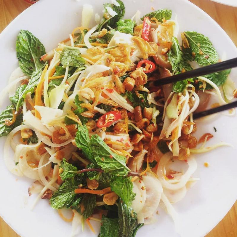 Tạp chí Du lịch Wanderlust Tips | Gỏi cá mai: Món quà ươm đầy hương vị biển cả Vũng Tàu