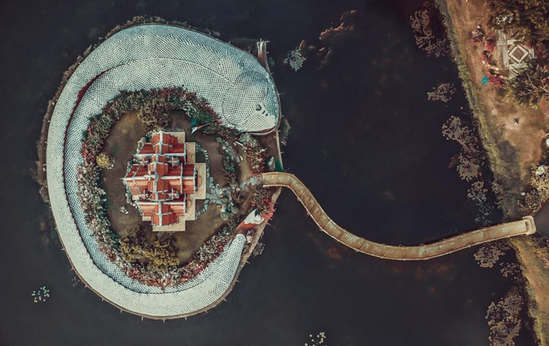 Tạp chí Du lịch Wanderlust Tips | Ngỡ ngàng với ngôi đền Sumeru được canh giữ bởi cá khổng lồ 