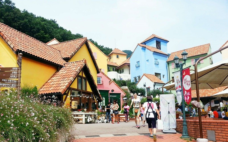 tạp chí Wanderlust Tips | Petite France, “ngôi làng Pháp” giữa lòng Hàn Quốc