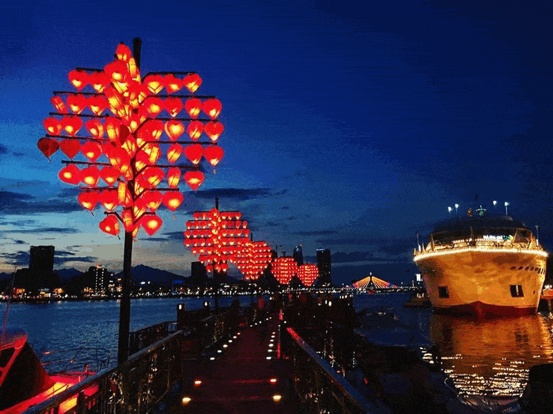 Ngồi du thuyền ngắm Đà Nẵng về đêm đẹp mộng mơ 6 Tạp chí Du lịch Wanderlust Tips | Ngồi thuyền ngắm Đà Nẵng về đêm đẹp mộng mơ