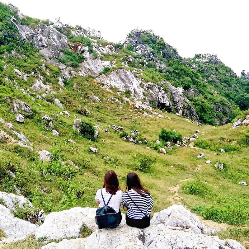 Tạp chí Du lịch Wanderlust Tips | Rủ nhau dã ngoại cuối tuần ở núi Trầm sát rạt Hà Nội