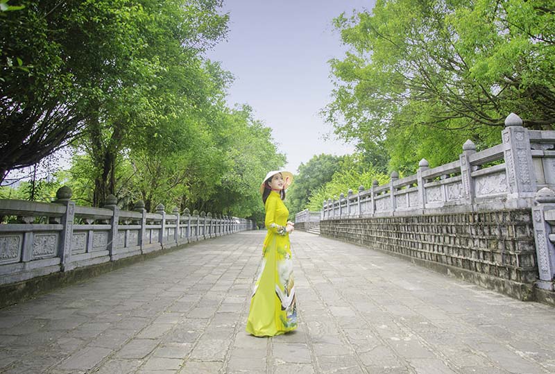 Thiếu nữ Hà thành diện áo dài, nón lá du lịch Ninh Bình 10 wanderlust tips thieu nu ha thanh dien ao dai non la du lich ninh binh 2