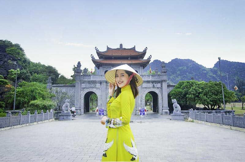 Thiếu nữ Hà thành diện áo dài, nón lá du lịch Ninh Bình 7 Tạp chí Du lịch Wanderlust Tips | Thiếu nữ Hà thành diện áo dài nón lá du lịch Ninh Bình