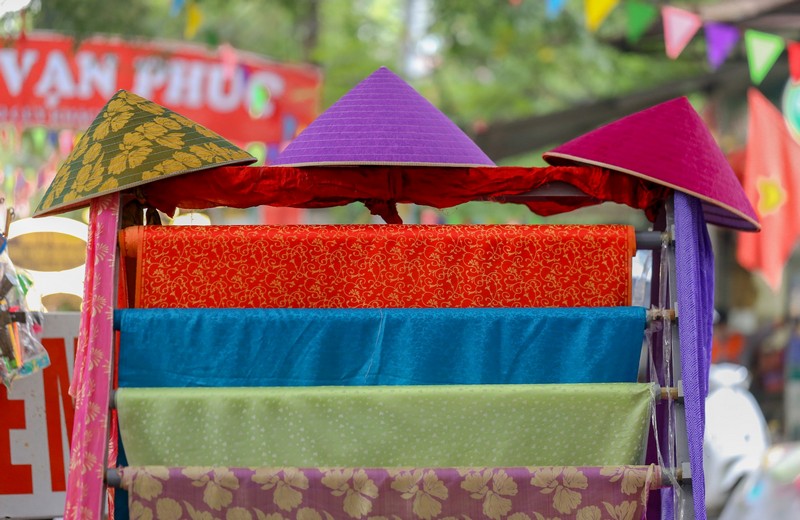 Tạp chí Du lịch Wanderlust Tips | Về Vạn Phúc ngắm nhìn "áo lụa Hà Đông" 