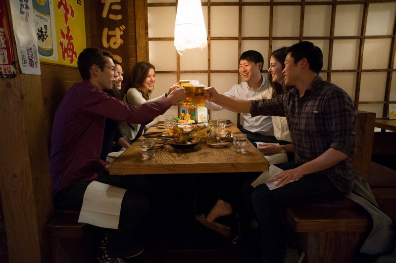 Tạp chí Du lịch Wanderlust Tips Izakaya và hình ảnh khác của người Nhật