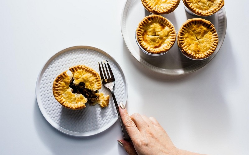 Meat Pie: Biểu tưởng văn hóa ẩm thực Úc 5 Wanderlust Tips meat pie bieu tuong van hoa am thuc Uc 07 1