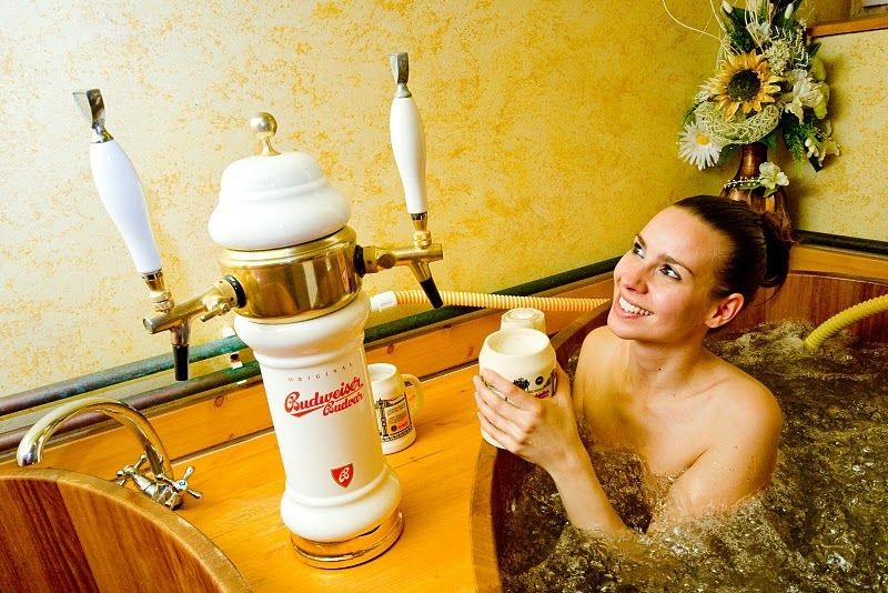 Tạp chí Du lịch Wanderlust Tips Ngâm mình trong 6 spa tắm bia tuyệt vời ở Cộng hòa Séc