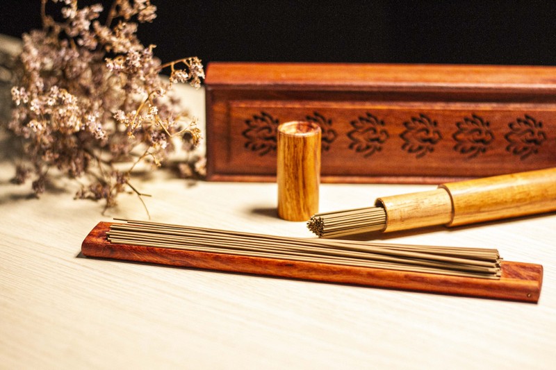 Wanderlust Tips tram huong mon qua tinh te xu phu tang 09