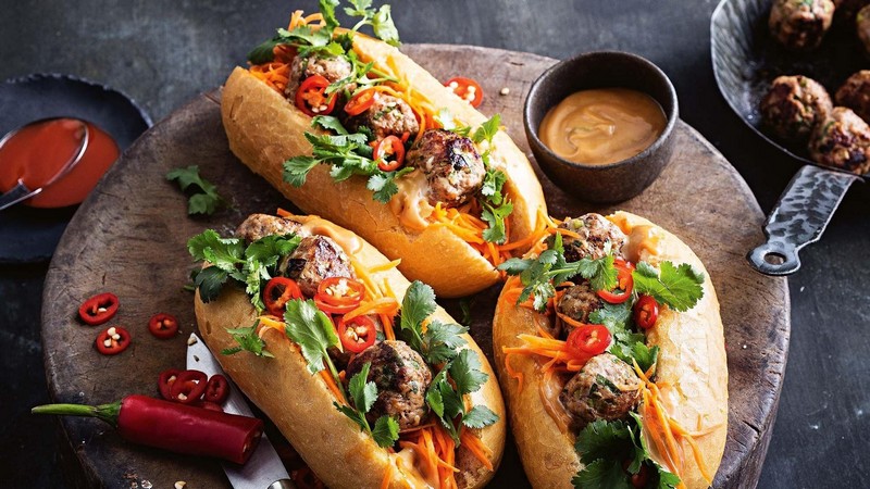 tạp chí Wanderlust Tips | trăm năm bánh mì Sài Gòn