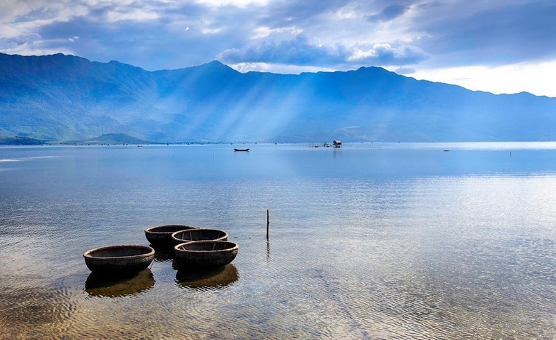 Tạp chí Du lịch Wanderlust Tips | Một phút lắng lòng cảm nhận vẻ đẹp đầm Lập An xứ Huế