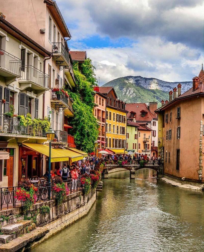 Tạp chí Du lịch Wanderlust Tips | Đặt chân đến những ngôi làng đẹp bình yên ở nước Pháp