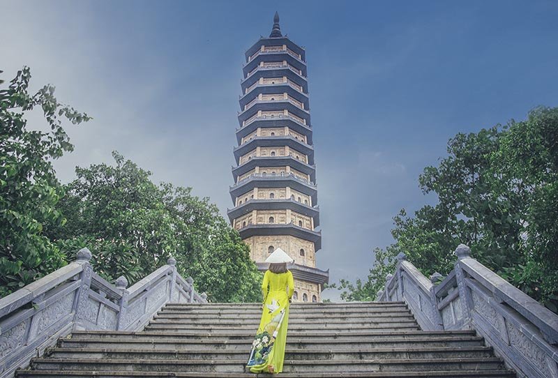 Tạp chí Du lịch Wanderlust Tips | Thiếu nữ Hà thành diện áo dài nón lá du lịch Ninh Bình