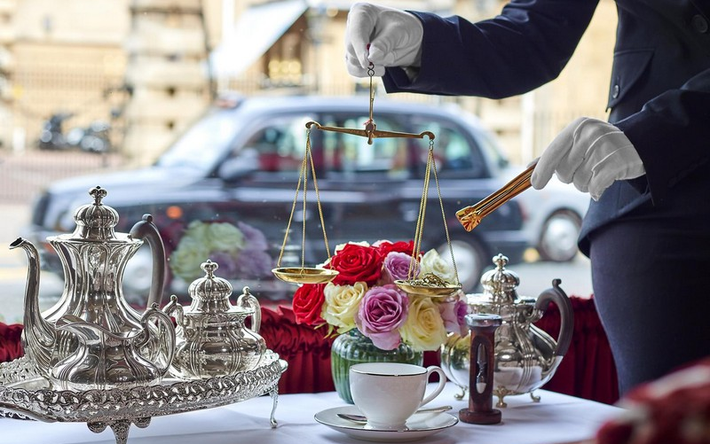 Thưởng thức tách trà đắt đỏ tại khách sạn Rubens, Anh