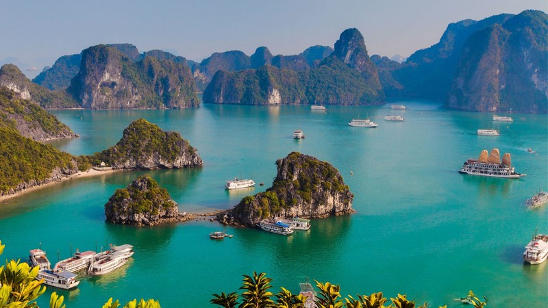 Tạp chí Du lịch Wanderlust Tips | Vịnh Hạ Long: Điểm đến hấp dẫn tại châu Á