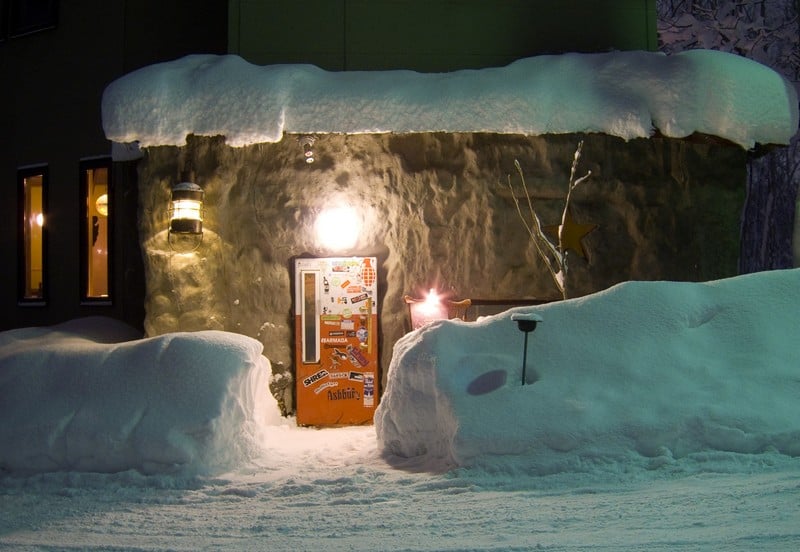 Ghé thăm những quán bar ẩn mình độc đáo 8 Wanderlust Tips ghe tham nhung quan bar an minh vong quanh the gioi 02