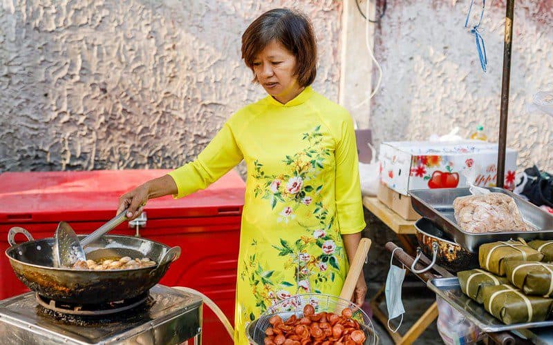 Tạp chí Du lịch Wanderlust Tips Khám phá khu chợ Việt truyền thống ngay tại trung tâm Bangkok, Thái Lan