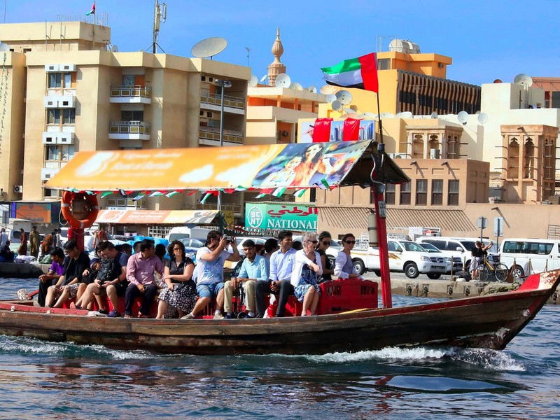 Tạp chí Du lịch Wanderlust Tips Trải nghiệm thuyền Abra để cảm nhận một Dubai xa hoa mà truyền thống