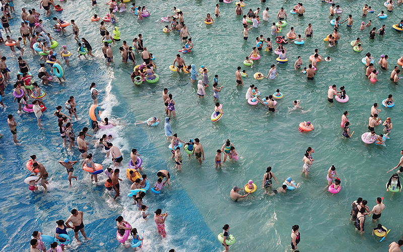 Tạp chí Du lịch Wanderlust Tips | Trung Quốc: Công viên nước xuất hiện “sóng thần” khiến nhiều người bị thương