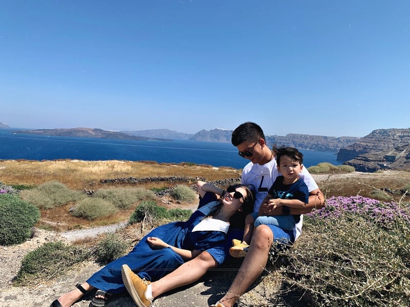 Hành trình du lịch gia đình đáng nhớ tới hòn đảo thiên đường Santorini 8 Tạp chí Du lịch Wanderlust Tips | Ghé thăm Hy Lạp cùng gia đình nhỏ ở hòn đảo thiên đường Santorini