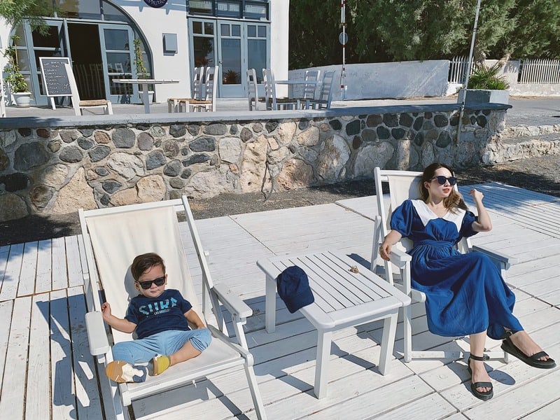 Hành trình du lịch gia đình đáng nhớ tới hòn đảo thiên đường Santorini 10 Tạp chí Du lịch Wanderlust Tips | Ghé thăm Hy Lạp cùng gia đình nhỏ ở hòn đảo thiên đường Santorini